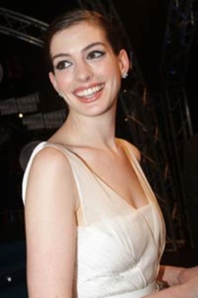 Anne Hathaway will join fellow actor James Franco as a co-host at next week's Oscars.