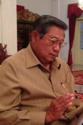 Indonesian President Susilo Bambang Yudhoyono tweeted a picture of himself reading Mr Abbott's letter.