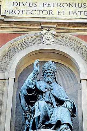 A statue on Piazza Maggiore.