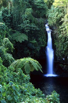 Olemoe Falls, Samoa.