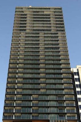 Tragedy &#8230; the apartment block in Liverpool Street, overlooking Hyde Park, from which Lisa Cecilia Harnum plunged to her death.