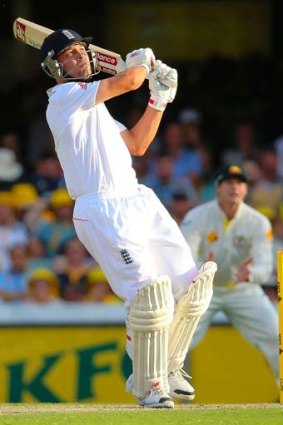 Jonathan Trott wants to play international cricket again, former England batsman Dennis Amiss says.