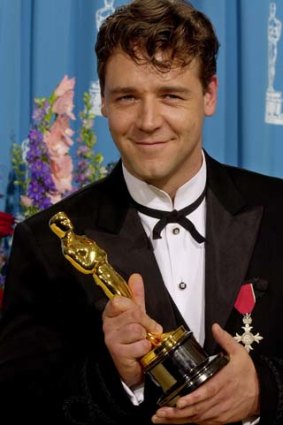 Russell Crowe celebrates his best actor Oscar in 2000.