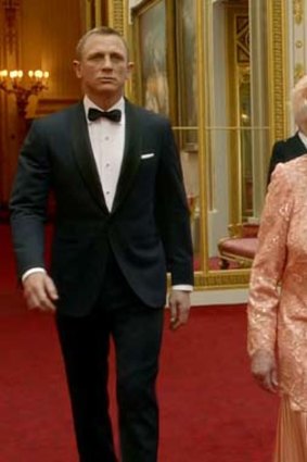 The Queen and Daniel '007' Craig.