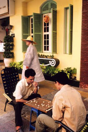 Draught players in Dong Khoi Street.