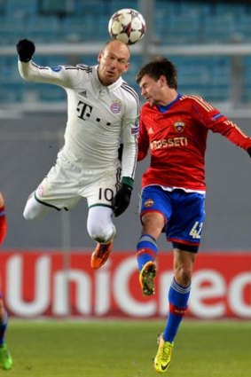 Georgi Schennikov (R) of PFC CSKA Moscow in action against Arjen Robben of FC Bayern Muenchen.