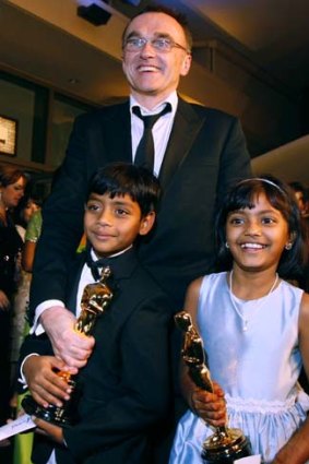 Director Danny Boyle with Azharuddin Mohammed Ismail and Rubina Ali at the Governors Ball in Hollywood in 2009.