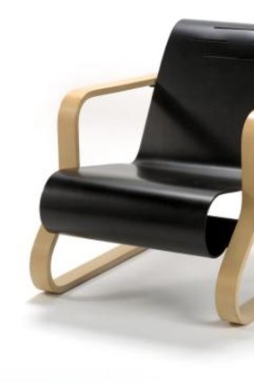 Sinuous form: Armchair 41  designed by Alvar Aalto.