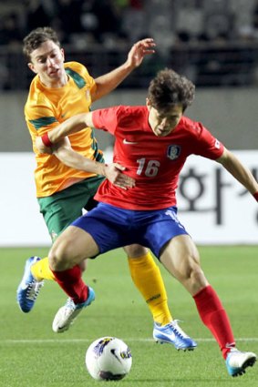 Australia's Tommy Oar tussles for possession with Kwang-Hoon Shin