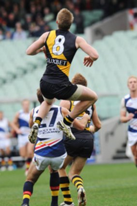 Jack Riewoldt flies high against the Crows.
