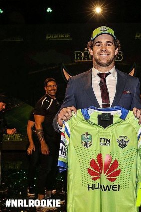 NRL Rookie winner Lou Goodwin has chosen to sign with the Canberra Raiders.