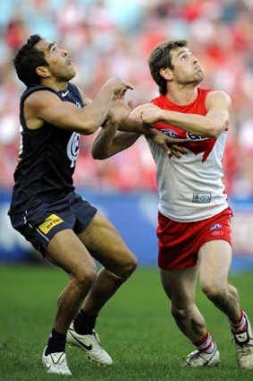 Carlton's Eddie Betts battles with Sydney's Nick Smith.