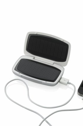 The XD Design Sun Solo includes a USB cable.