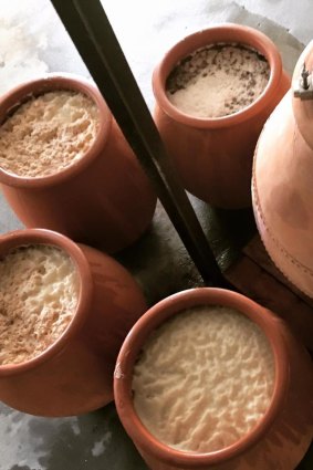 Wine in amphora pots used by Dormilona for its Clayface range