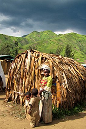 Congolese women have returned to the Kimoka village to rebuild their huts.