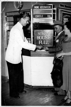 Jockey Billy Cook and his actress wife Rae buy the last two tickets to see Feudin' Fussin' and a Fightin' at the Victory Theatre.
