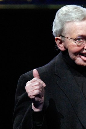 Roger Ebert receiving the ShoWest Career Achievement in Film Journalism Award in 2009.