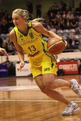 Australian Opals representative Hanna Zavecz has joined the Canberra Capitals.
