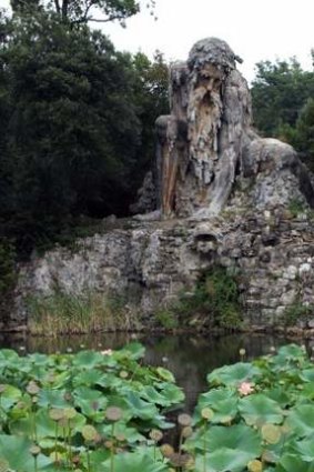 The melancholy guardian Appennino.