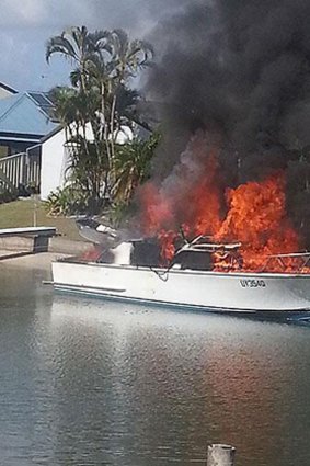 The boat fire at Paradise Point. Photo: Seven News via Twitter