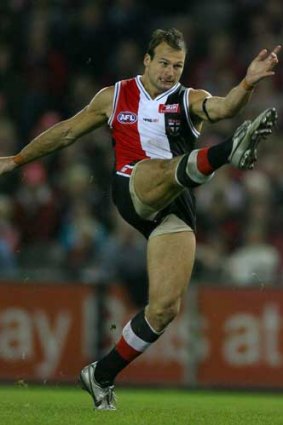 Aaron Hamill during a 2006 game for St Kilda.