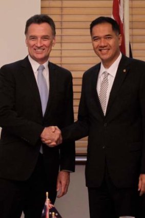 Indonesian Trade Minister Gita Wirjawan, who has called for Indonesia to buy live cattle from outside Australia, meets with former Australian Trade Minister Craig Emerson in 2012.