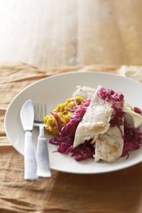 Chicken with cranberry and red cabbage from The CSIRO Total Wellbeing Diet: Fast and Fresh Recipes.