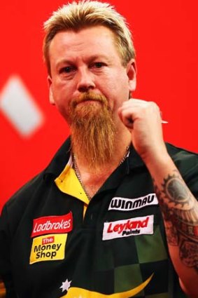 Simon Whitlock produced some final-set wizardry to surge into the quarter-finals of the world darts championship in London.