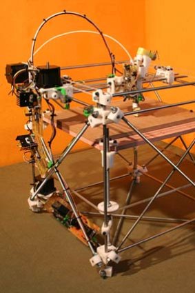 This RepRap 1.0 "Darwin" prototype can manufacture its own components.