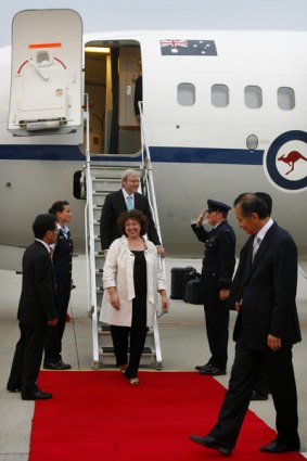 Prime Minister Kevin Rudd and wife Therese arrive in Hiroshima at the start of their five-day visit to Japan. 