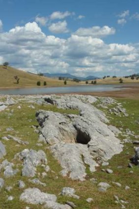 Layers of sediment laid down 400 million years ago interspersed with reef outcrops at Wee Jasper - near the epicentre of the 20 April 2012 Canberra earthquake