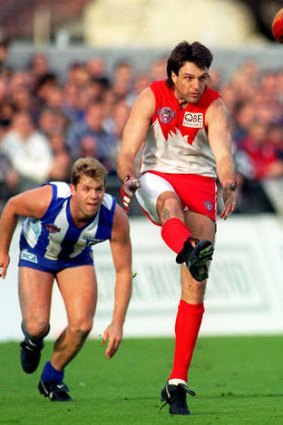 Paul Roos in action against North Melbourne at Princes Park.