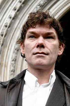 Computer expert Gary McKinnon poses after arriving at the High Court in London in this January 20, 2009 file photograph. McKinnon, a British computer hacker accused by the United States of causing more than $700,000 damage to U.S. military systems will not be extradited because of the high risk he could kill himself, Britain's Home Secretary Theresa May said on October 16, 2012.  REUTERS/Andrew Winning/files    (BRITAIN - Tags: CRIME LAW POLITICS)