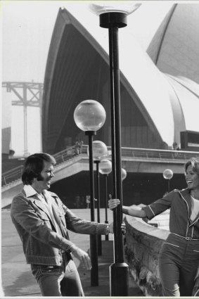 Glen Campbell with Olivia Newton-John in Sydney, June 1976.