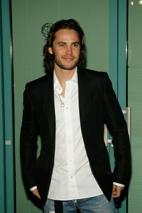 Airport incident ... actor Taylor Kitsch.