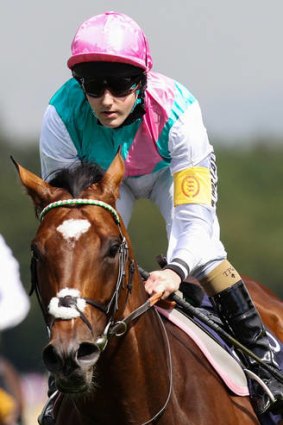 Never threatened: Frankel is unlikely to head to Paris despite his easy win.