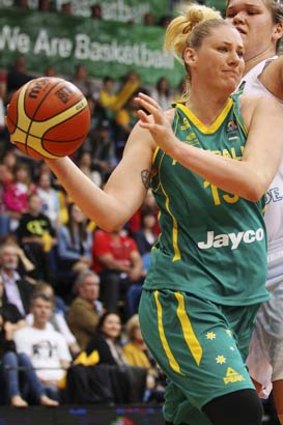Lauren Jackson playing for the Opals in August, 2013.