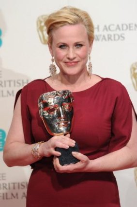 Patricia Arquette with her award for Best Supporting Actress for <i>Boyhood</i>.