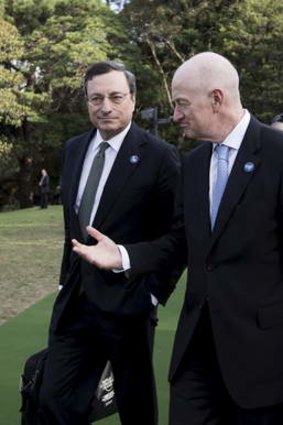 Reserve Bank governor Glenn Stevens chats to European Central Bank president Mario Draghi.