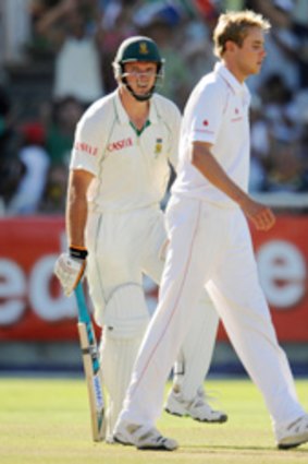 Graeme Smith and Stuart Broad at Newlands.