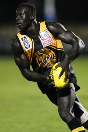Majak Daw playing for Werribee in the VFL.