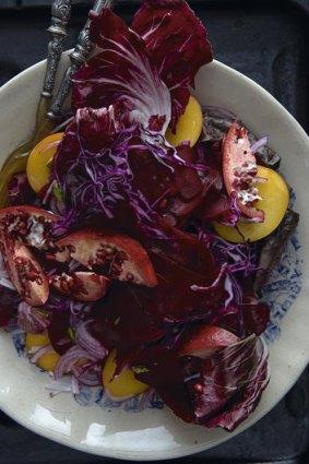 Red salad (beetroot, peach and radicchio).