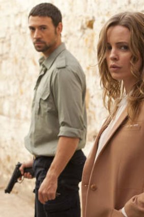 Melissa George compels as spy Sam Hunter in the divisive, deliberately tangled series <i>Hunted</i>.