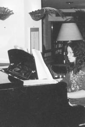 Amy Chua supervising her daughter Sophia at the piano.