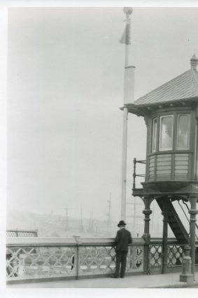 Pyrmont Bridge Control House in 1902.