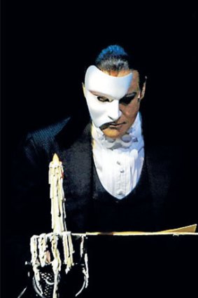 Anthony Warlow in <i>The Phantom of the Opera</i>.