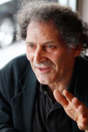 Boat people are 'only doing... what the Jews did' in the post-war era, says Jewish author Arnold Zable.