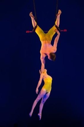 Sarah Tessier and Guilhem Cauchois stun the audience on a fixed trapeze.