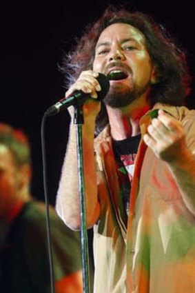 Eddie Vedder goes on solo tour again, around Australia.