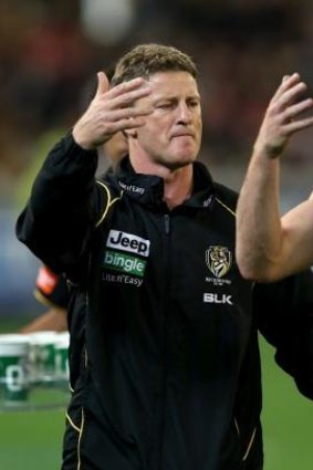 A clearly agitated Damien Hardwick has a couple of words with Daniel Jackson during the game.